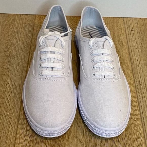 𝅺new American Threads Retro White Canvas Tennis Shoes Sneakers Preppy - Picture 2 of 7